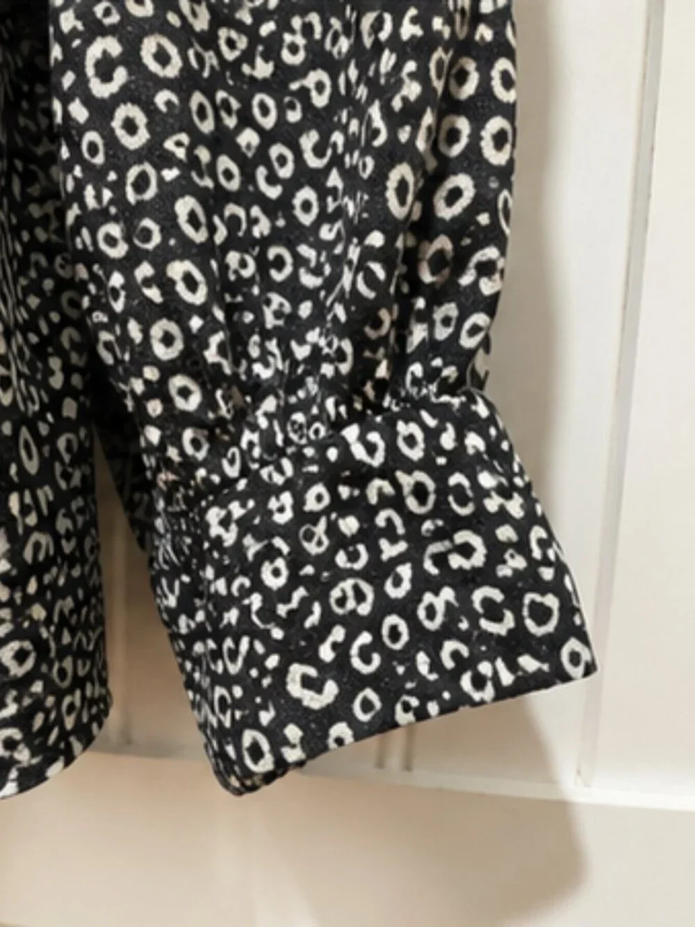 Nine West Black & White Animal Print Long Sleeve Blouse Size Large